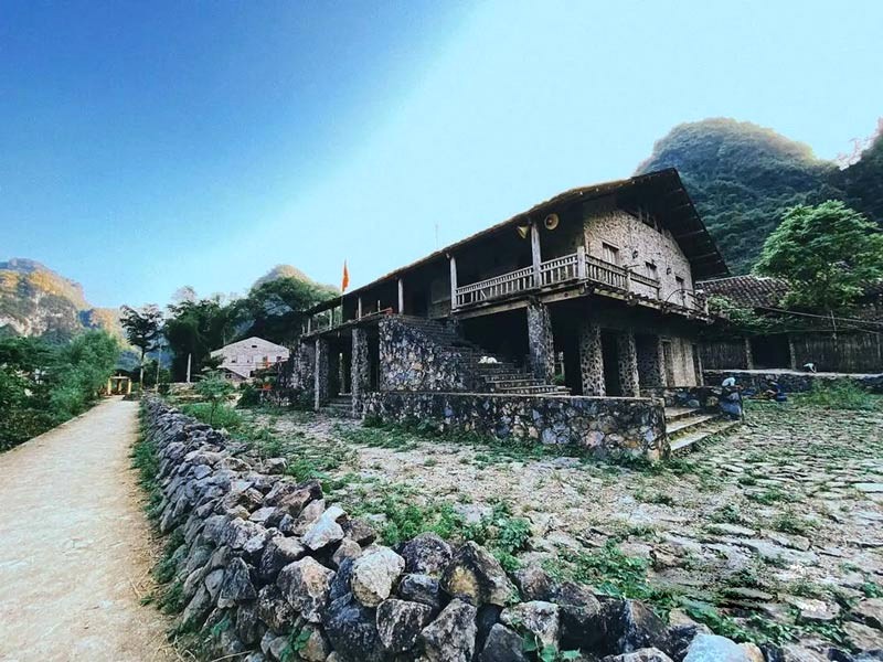 Làng Khuổi Ky: Ngôi nhà đá cổ kính nguyên vẹn.