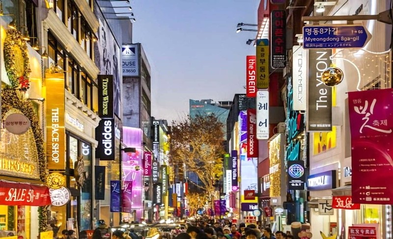 Myeongdong là điểm đến lý tưởng cho du khách lần đầu đến Hàn Quốc muốn khám phá văn hóa.