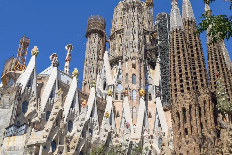 La Sagrada Familia hoàn thành sẽ cao 126m, là tòa nhà tôn giáo cao nhất châu Âu.