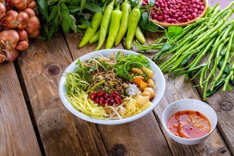 Cơm Hến - đặc sản thôn Vĩ.