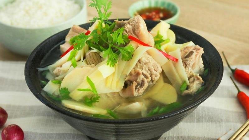 Canh măng hầm xương được nhiều người ưa chuộng.