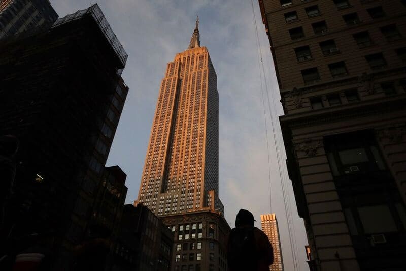 Khám phá lịch sử Empire State Building qua triển lãm kỷ niệm hấp dẫn.