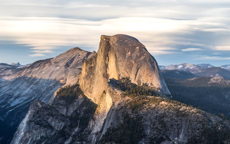 Leo đỉnh Half Dome là giấc mơ của nhiều nhà leo núi.