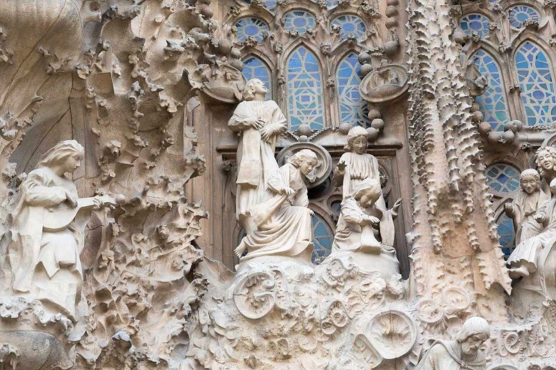 Mặt tiền Giáng sinh cổ kính của Sagrada Família