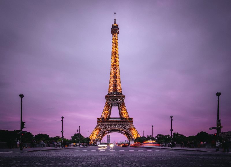 Tháp Eiffel từng gây tranh cãi lớn về nghệ thuật.