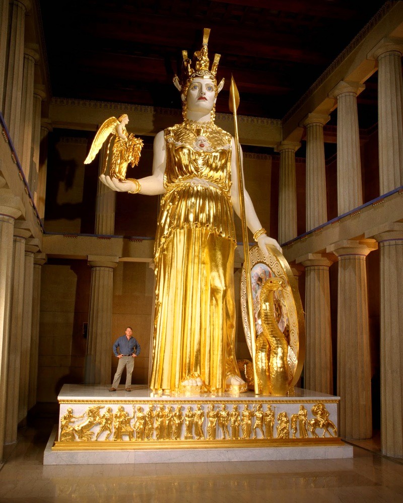 Tượng nữ thần Athena là một kiệt tác điêu khắc tại Đền Parthenon.