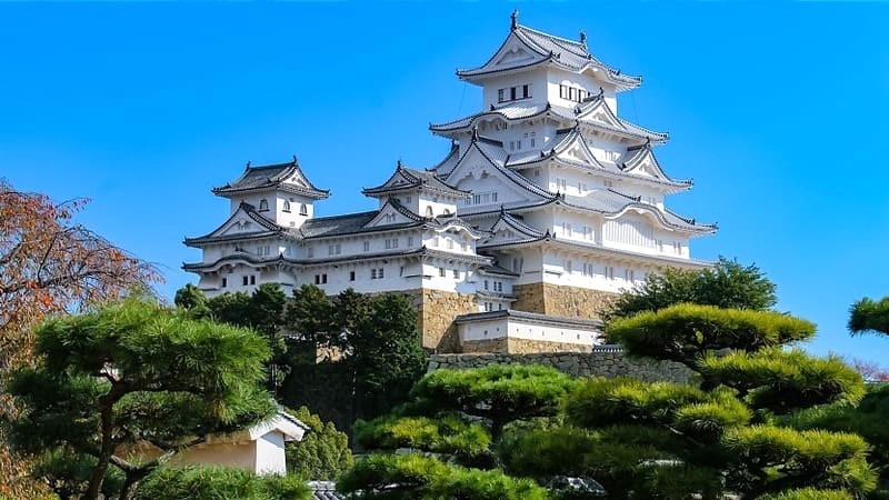 Lâu đài Himeji, biểu tượng của Himeji (Hyogo), là một kiệt tác kiến trúc Nhật Bản.