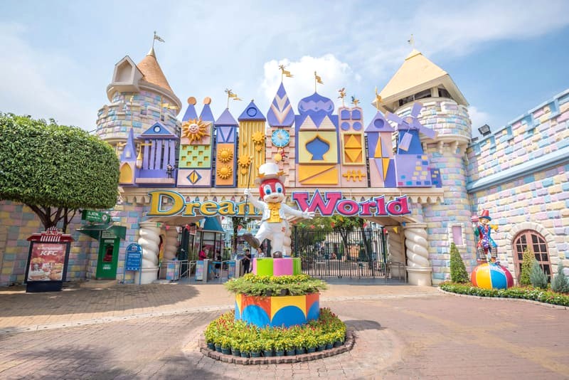 Dream World Bangkok, khai trương năm 1993, là thiên đường vui chơi giải trí.