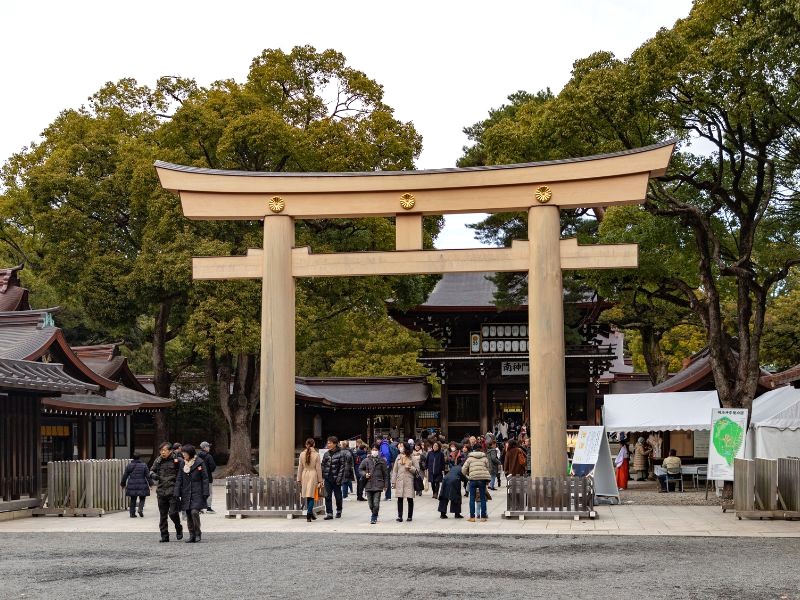 Cổng Torii uy nghi của đền Meiji Jingu (ảnh: Bruno Coelho).