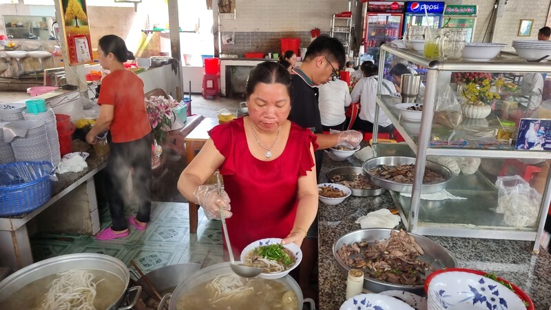 Bánh canh Bến Có, thương hiệu nổi tiếng tại Trà Vinh, đã mở rộng khắp miền Tây và TP. HCM.