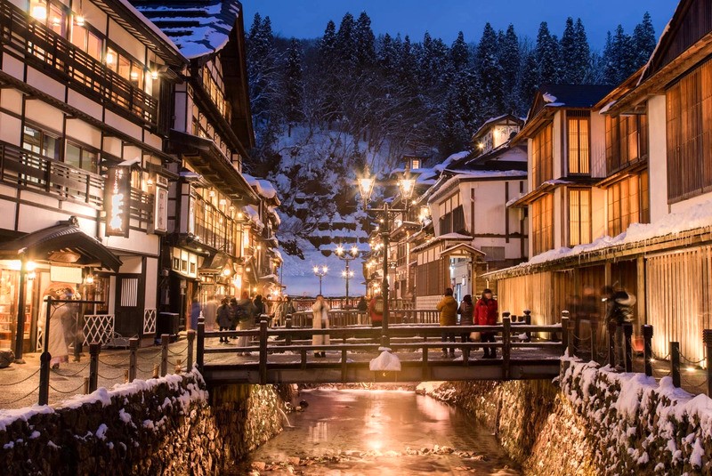 Ginzan Onsen: Thị trấn suối nước nóng thơ mộng, ẩn mình giữa núi non hùng vĩ ở tỉnh Yamagata.