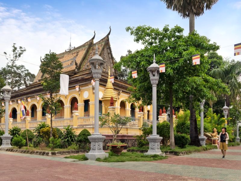 Chùa Ông Mẹt toát lên nét văn hóa Khmer miền Tây.