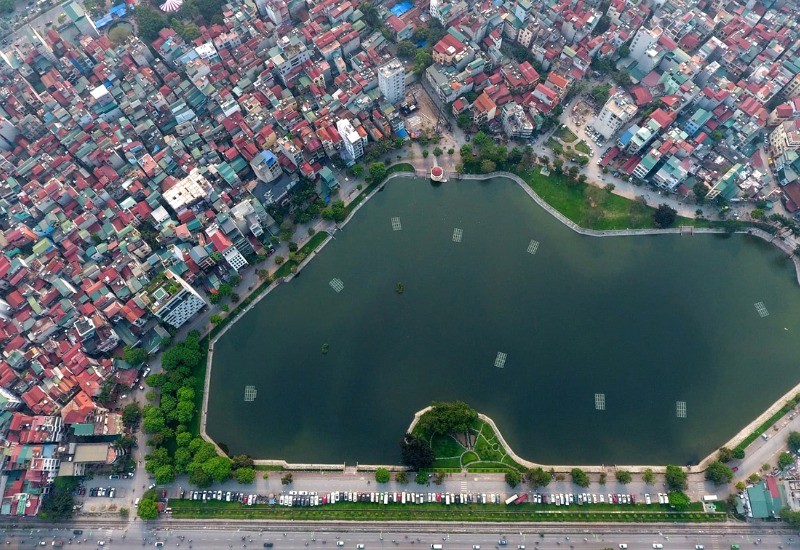 Toàn cảnh hồ Ba Mẫu từ trên cao.