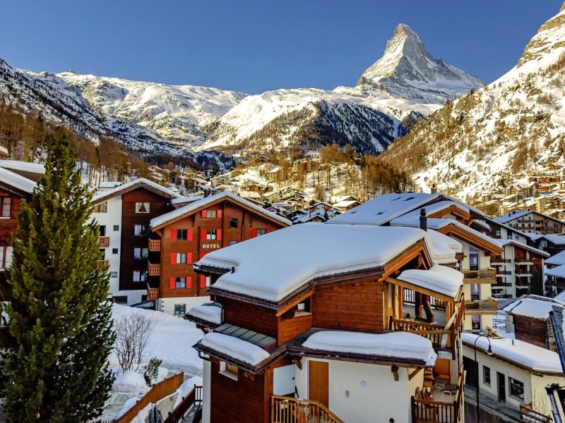 Zermatt: Làng ẩn dưới chân Matterhorn (Ảnh: Ondrej Bucek)