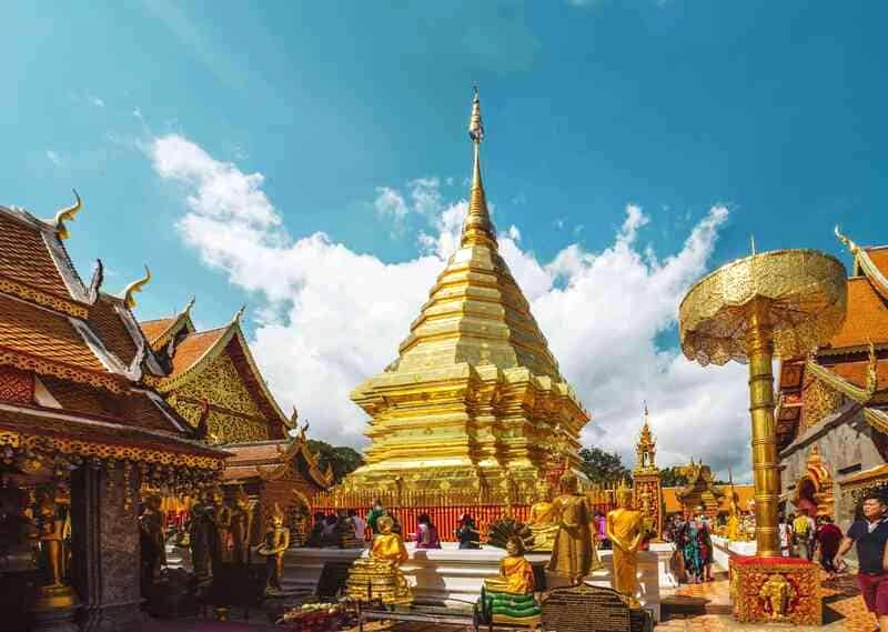 Chùa Phật Tháp Doi Suthep tọa lạc trên đỉnh đồi ở Chiang Mai.