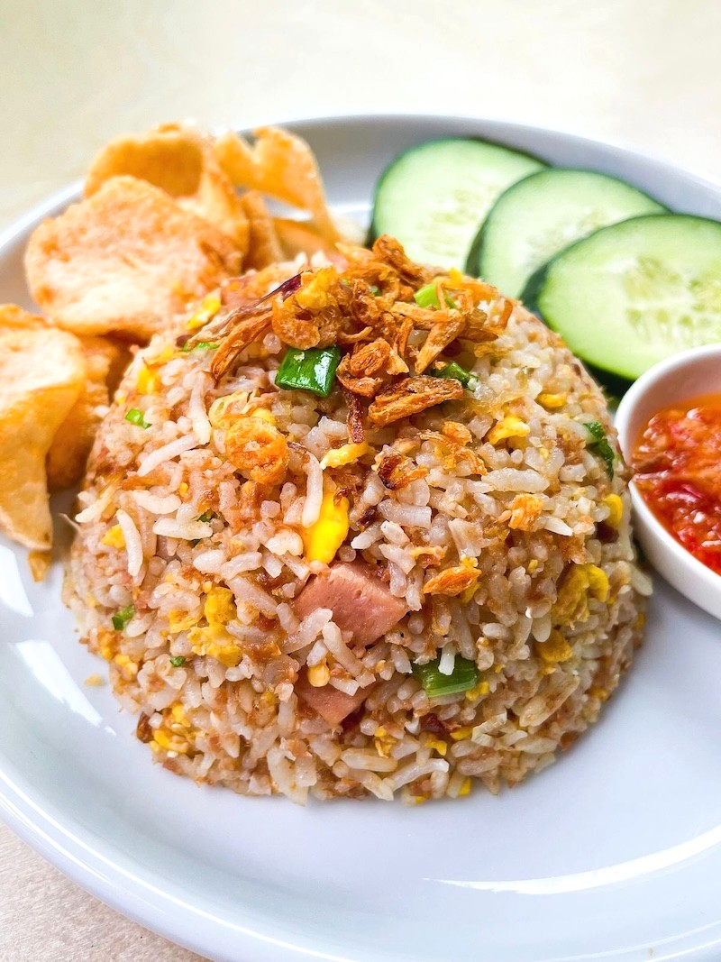 Nasi Goreng là món ăn nổi bật trên bản đồ ẩm thực Indonesia.