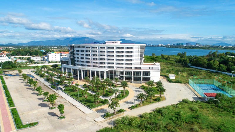 Navy Hotel: Khách sạn 4 sao ở trung tâm Mỹ Ca, Cam Ranh.