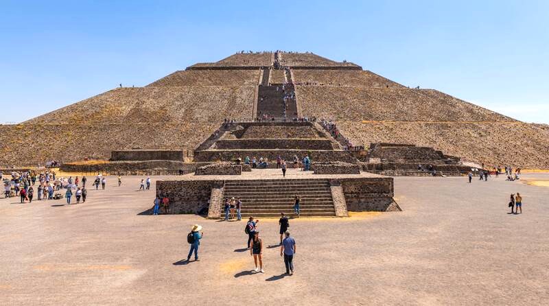 Teotihuacán, với Kim tự tháp Mặt trời và Mặt trăng hùng vĩ, là thành phố cổ lớn nhất Mexico. (Ảnh: SL_Photograph/Getty Images)