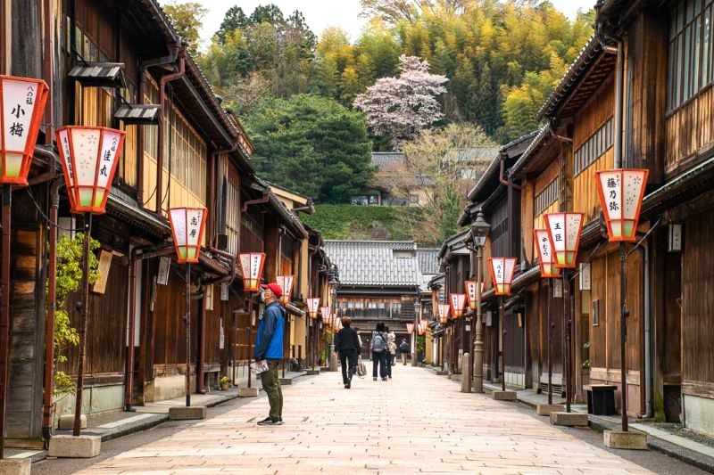 Kanazawa, tọa lạc giữa Kyoto và Tokyo, là điểm đến lý tưởng để khám phá văn hóa truyền thống Nhật Bản.