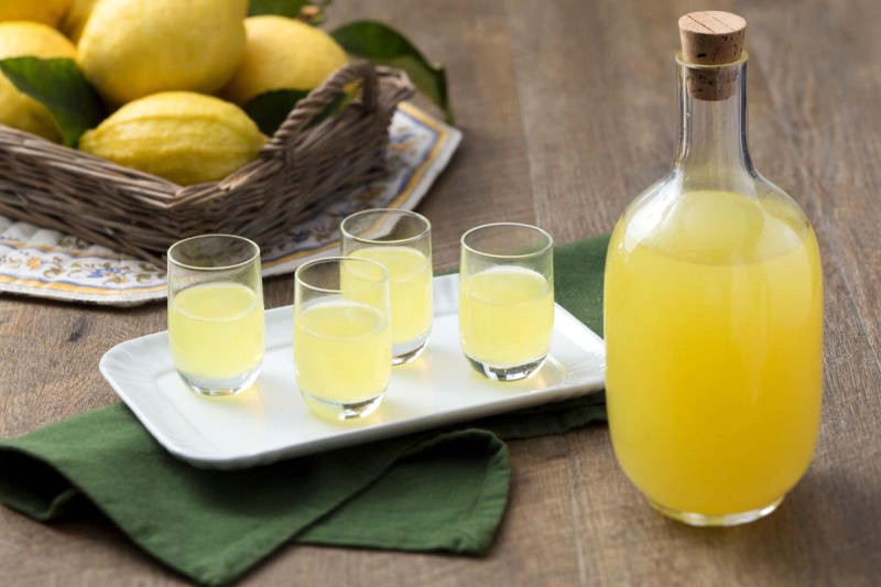 Rượu Limoncello: Hương vị Ý khó quên trong chuyến du lịch của bạn.