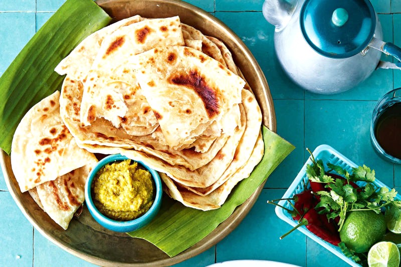 Roti Canai: Linh hồn ẩm thực đường phố Malaysia.