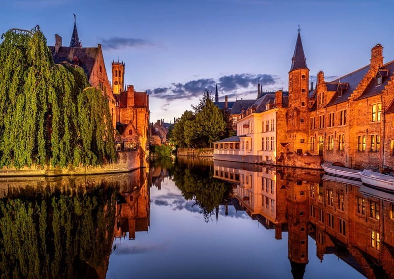 Bruges, thành phố xinh đẹp ở miền Tây Bắc Bỉ, là điểm du lịch nổi tiếng.