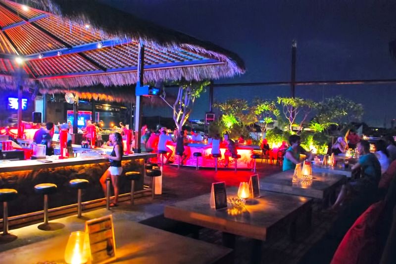 Chill, nhâm nhi đồ uống tại Sky Garden Lounge!