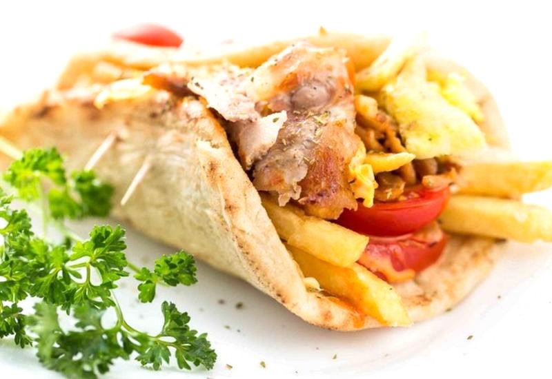 Pita & Gyros: Trang trí hấp dẫn.