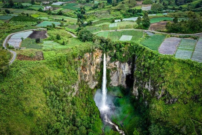 Thác Sipiso-Piso: Thác cao nhất Indonesia.