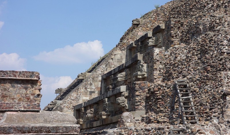 Kim tự tháp Quetzalcoatl ở Teotihuacan (ảnh: Steven Zucker).