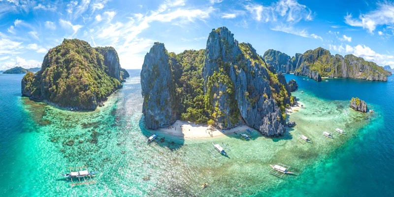 Vườn Quốc gia sông ngầm Puerto Princesa nổi tiếng với hệ thống núi đá vôi.