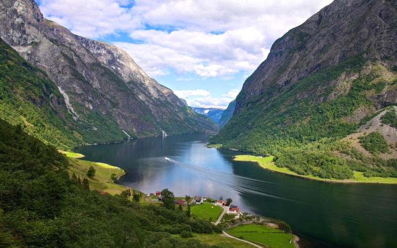 Naeroyfjord và Aurlandsfjord: hai vịnh đẹp nhất Na Uy.