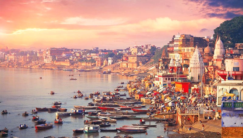 Varanasi, bên dòng Hằng thiêng.