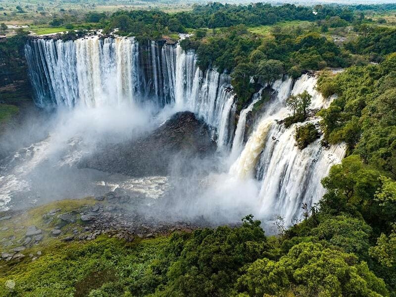 Thác Kalandula, một tuyệt tác của Angola.