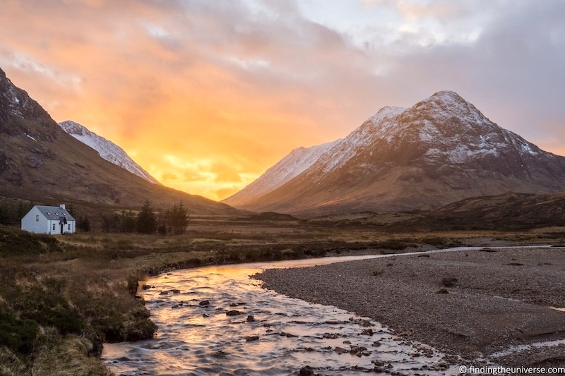 Glen Coe là thiên đường cho những ai yêu trekking với địa hình dễ đi, hướng đến hồ Loch Tulla ngoạn mục.