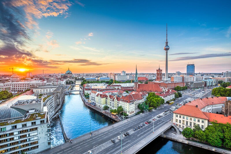 Berlin rộng lớn, nhiều đường phố và công viên đẹp, cách tốt nhất để khám phá là bằng xe đạp.