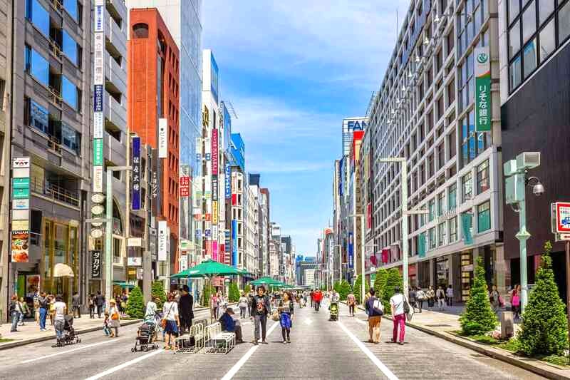 Ginza dành cho người đi bộ vào cuối tuần, khám phá tự do!