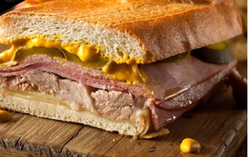 Cuban Sandwich nổi tiếng ở Orlando và được nhiều người yêu thích ẩm thực Florida biết đến.