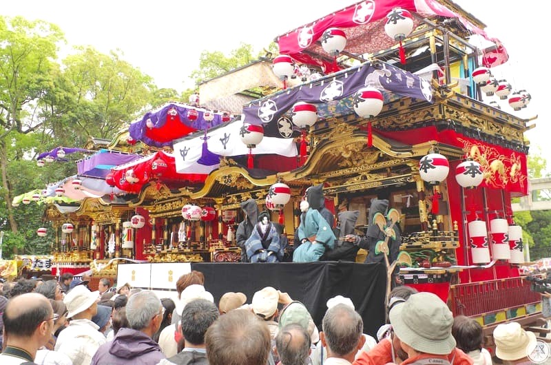 Lễ hội Chiryu Matsuri, với những chiếc kiệu lộng lẫy, diễn ra tại thành phố Chiryu (Aichi) vào ngày 2-3/5, mang truyền thống lâu đời.