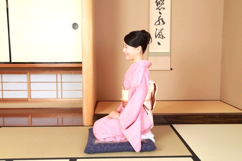 Seiza với Kimono truyền thống.