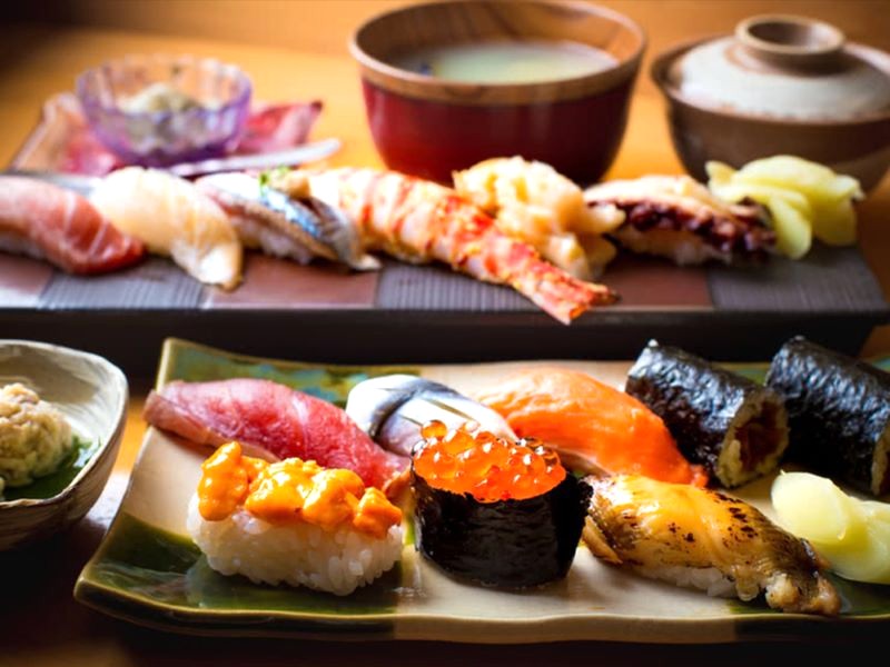 Nằm giữa biển Nhật Bản và dãy Alps, Kanazawa là thiên đường sushi tươi ngon.