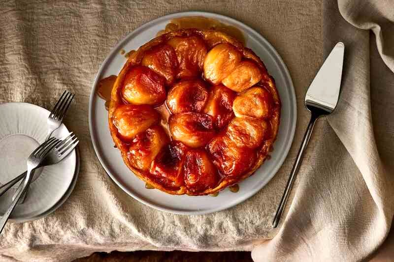 Tarte Tatin: táo tráng caramen.