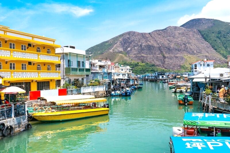 Làng chài Tai O cổ kính, mang đậm nét văn hóa địa phương, sẽ khiến bạn mê mẩn.