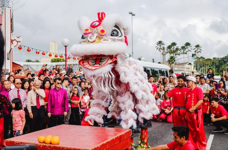 Brunei rộn ràng chào năm mới với diễu hành náo nhiệt, múa lân sư rồng rực rỡ sắc màu.