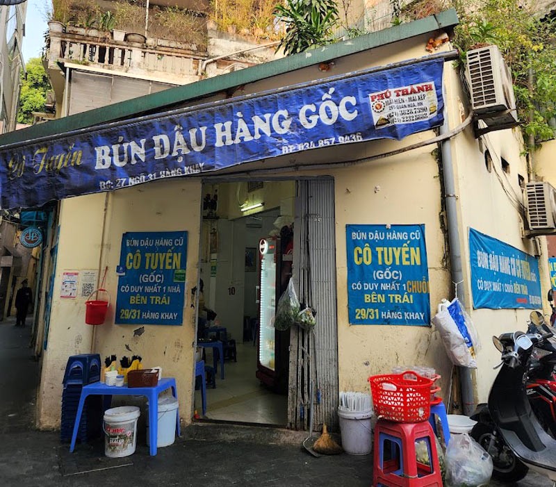 Quán Cô Tuyến: Bún đậu Hàng Khay nức tiếng.