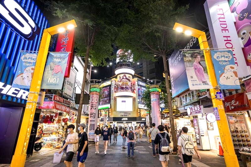 Chợ đêm Ximending: Trải nghiệm độc đáo cho du khách.