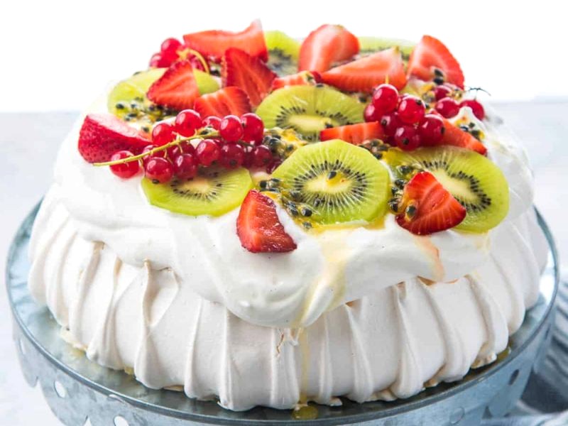 Pavlova: Mây ngọt ngào, tan chảy trong miệng.