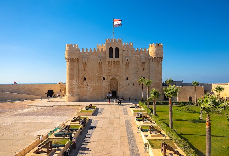 Pháo đài Qaitbay, nay là Viện Bảo tàng Hải quân, trưng bày cổ vật từ các trận hải chiến lịch sử.