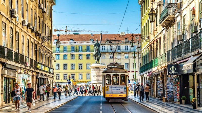 Xe buýt là phương tiện công cộng phổ biến ở Lisbon.