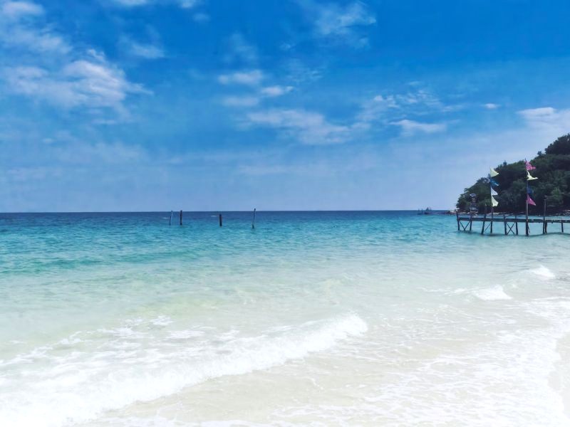 Koh Samet: Biển xanh, cát trắng mịn, đẹp mê hồn! (Ảnh: Weeraphong H)